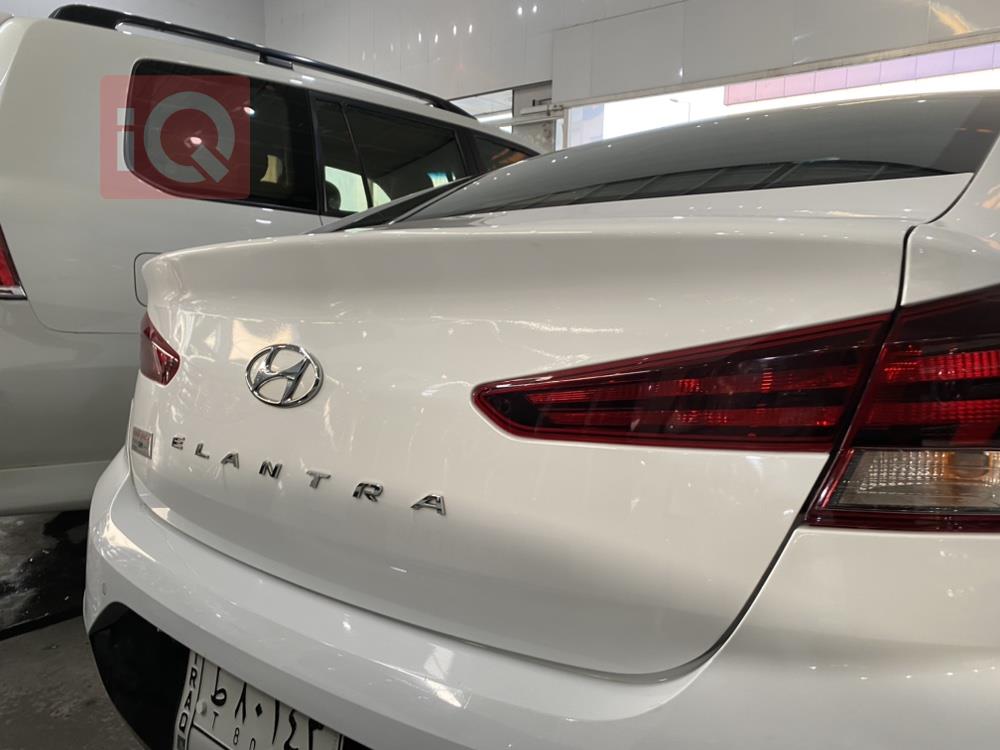 هیوندای ئەلەنترا